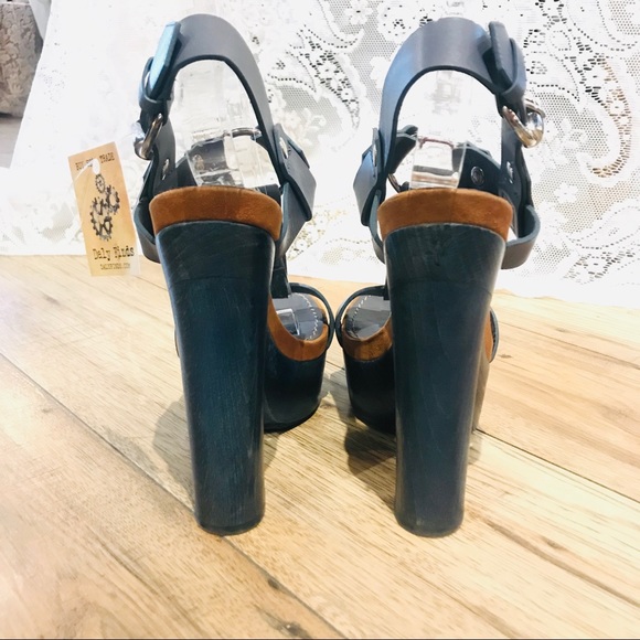 SOLD!! GUCCI Blue Wooden Platform Sandals - Picture 5 of 8